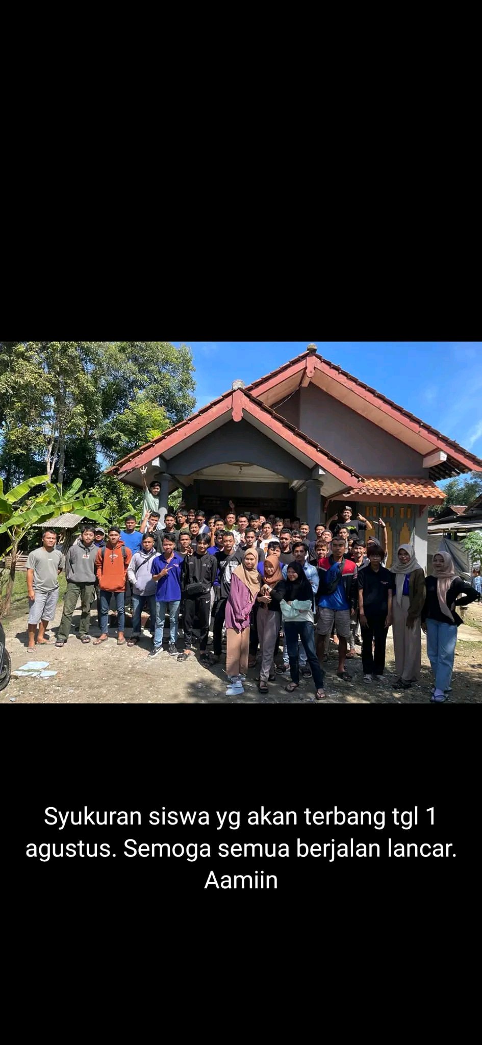 Kumpul pada saat syukuran siswa yg akan terbng